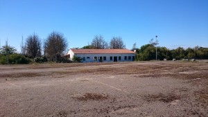 Ancien camping abandonné de l'île de Ré - Le terrain de sport