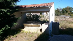 Ancien camping abandonné de l'île de Ré - Un lavoir à proximité de l'aire de jeux