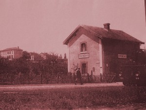 Ancienne gare de Brindas sur la ligne Fourvière Ouest-Lyonnais (FOL) - branche vers Mornant