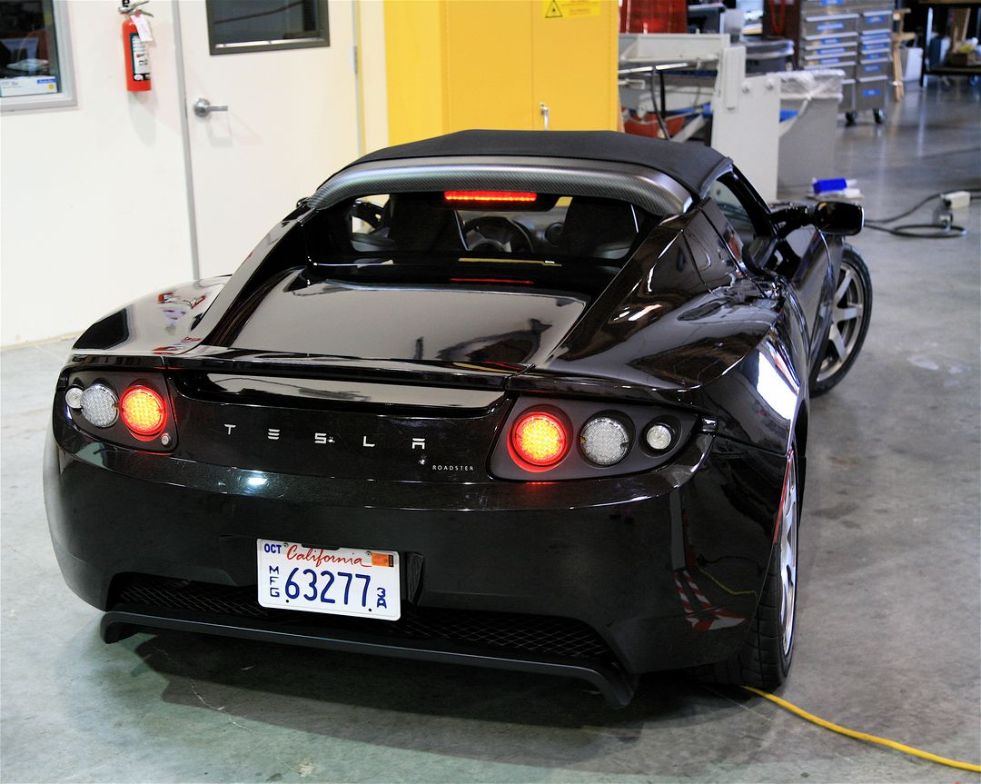 Tesla Roadster en 2007 (photo par Steve Jurvetson diffusée sous le titre "Tesla Inside" sur Flickr en licence Creative Commons https://creativecommons.org/licenses/by/2.0/)