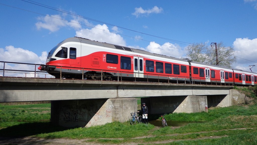 C'est par le site de la DeutscheBahn qu'il faut passer pour être bien informé des trains circulant en France et ne pas rester sur le bord de la voie avec son vélo. Logique !