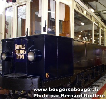 Motrice du "Train Bleu" TLN de Lyon à Neuville-sur-Saône restaurée et exposée au musée de l'automobile Henri Malartre de Rochetaillée-sur-Saône