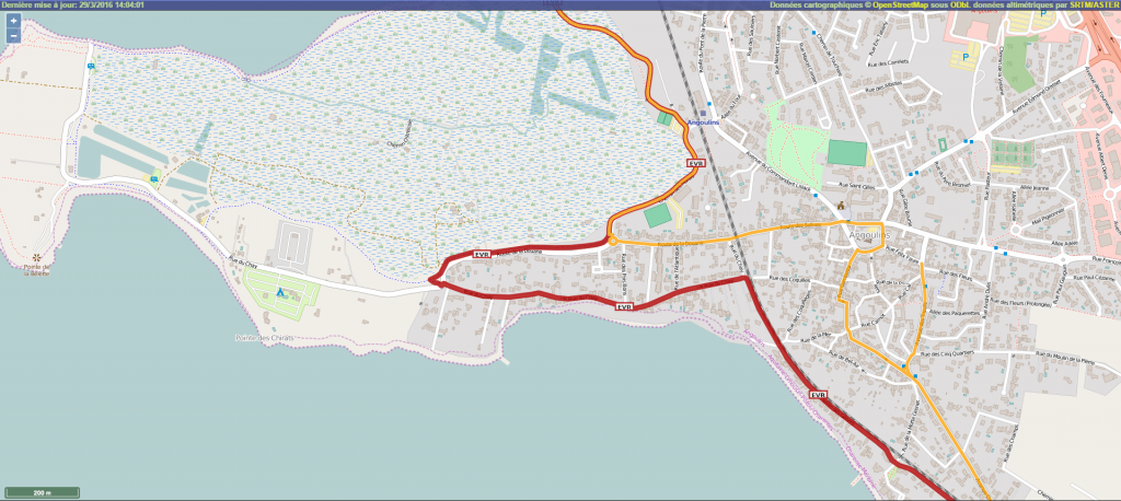 Une portion de la véloroute voie verte EuroVelo1 ou "Vélodyssée" empruntant à la fois des voies vertes et des routes à faible trafic (Capture d'écran de www.waymarkedtrails.org). NB L'itinéraire indiqué ici n'est pas celui que j'ai emprunté en 2015 (ni celui qu'on peut avoir avec une exploration sur Google street view) mais puisque je ne suis pas encore retourné sur place, je ne me permets pas de le modifier !