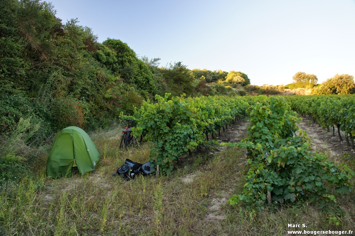 Camping dit "sauvage" en Ardèche en 2013. ça reste du camping...
