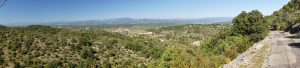 Une vue des hauteurs du plateau du Sud-Ardèche prise à l'occasion d'une rando vélo dans les environs de Ruoms, Labeaume, Pradons, Voguë (crédit photo : Marc Sivignon)