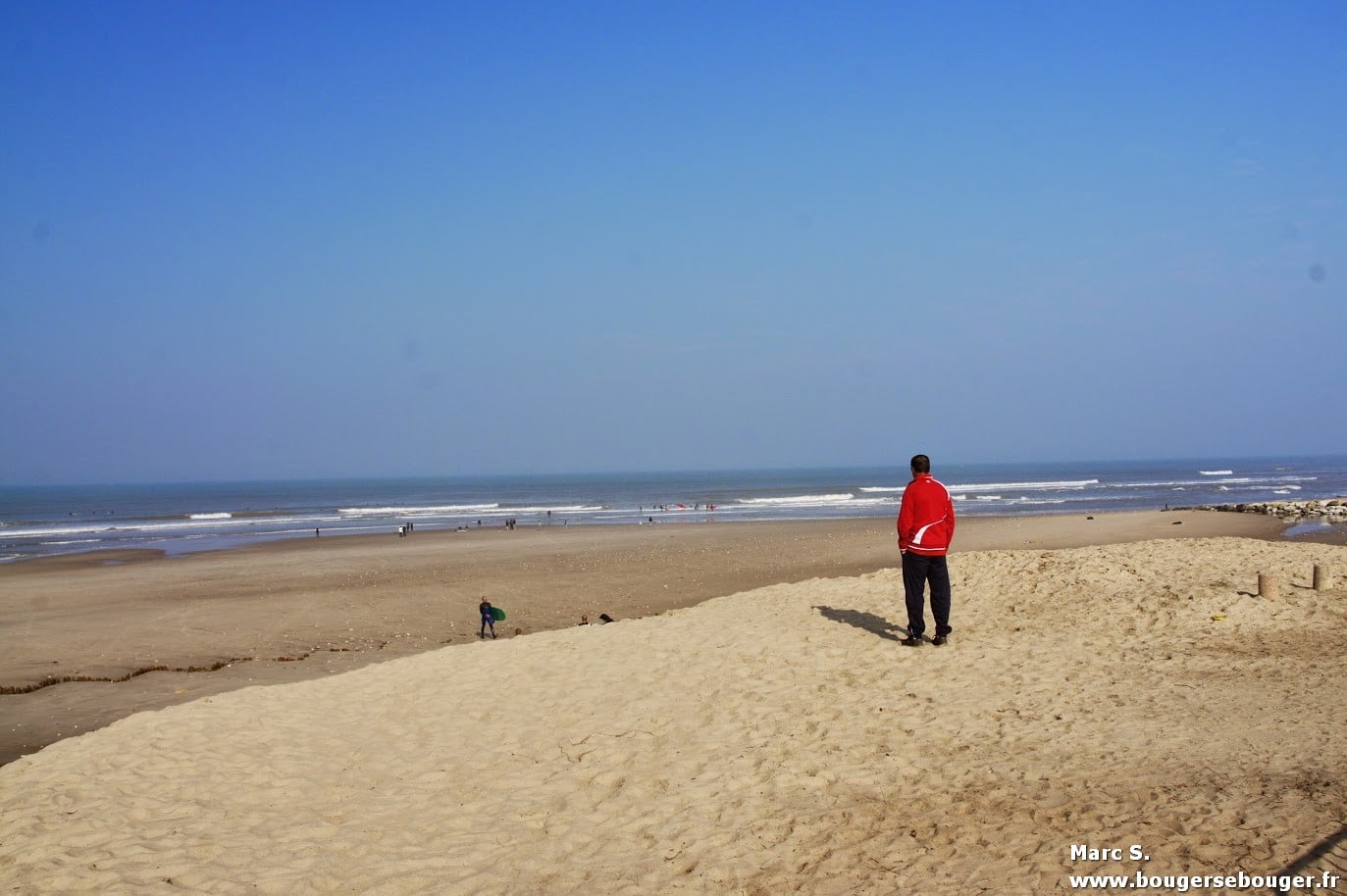 Lors d'une rando vélo entre Charentes, Saintonge et Médoc, vue de la plage de Soulac-su-Mer en avril 2014. On ne se rend pas compte que quelques semaines avant, une tempête a ravagé la dune et la jetée.