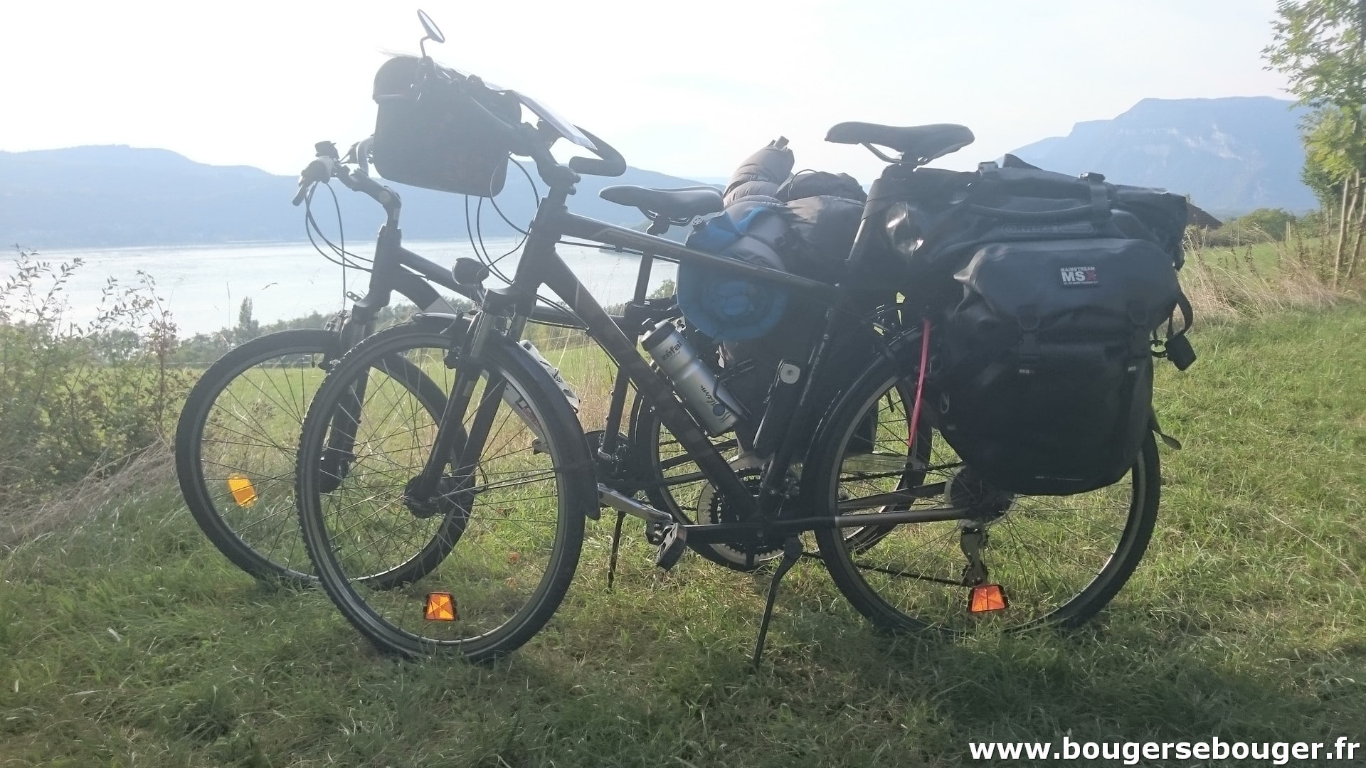 Rando vélo d'Aix-les-Bains à Lyon par la ViaRhôna - photo du lac du Bourget